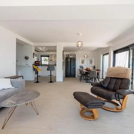 Apartment With Swimming Pool Bregi, Opatija - 26022
